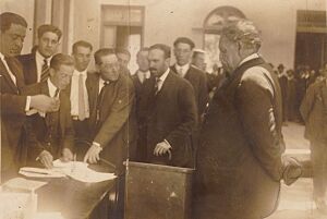 Archivo:Batlle y Ordoñez ejerciendo el sufragio