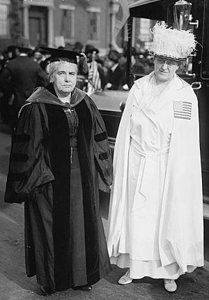 Archivo:Carrie Chapman Catt and Anna Howard Shaw in 1917