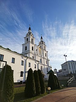 Archivo:Cathedral of Holy Spirit in Minsk in November