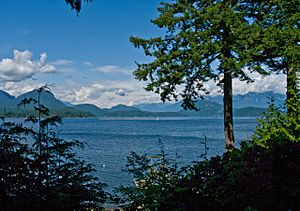 Archivo:Central Howe Sound looking north from Keats Island