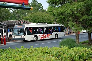 Archivo:Disney bus in Walt Disney World, Florida