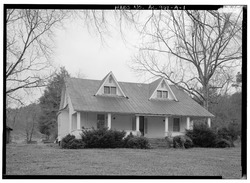 EXTERIOR VIEW, FRONT ELEVATION - Corry Homestead, Corry House, State Route 69, 10 miles South of Jasper (244 School Street), Oakman, Walker County, AL HABS ALA,64-OAK,A-1.tif