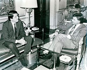 Archivo:Felipe González recibe al vicepresidente de Nicaragua. Pool Moncloa. 22 de abril de 1988
