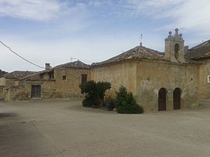 Archivo:Fuentegelmes Plaza y ermita de la Soledad