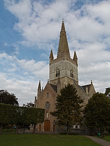 Archivo:Gistel, de parochiekerk Onze-Lieve-Vrouw ten hemel opgenomen oeg52046 foto6 2015-09-28 16.19