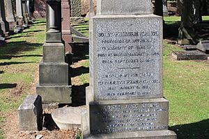 Archivo:Grave of John Pringle Nichol, Grange Cemetery, Edinburgh