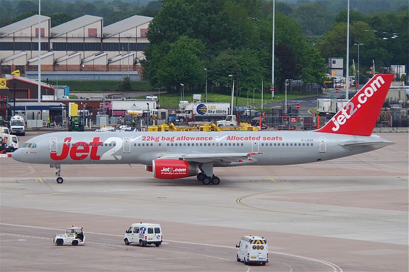 Jet 2 Boeing 757-236; G-LSAA@MAN;14.05.2011 597as (5740471993)