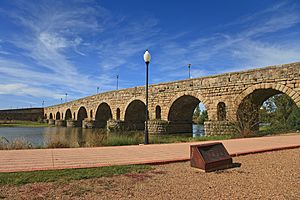 Archivo:Mérida. Roman brigde. Guadiana river. Badajoz. Extremadura. Spain (4921759520)