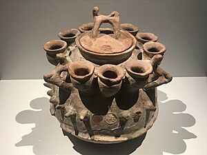 Archivo:Marmite rituelle pour le culte de Mami Wata (Bénin, Porto-Novo) - 2