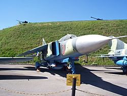 Archivo:MiG 23 Kyiv museum