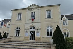 Montsûrs - mairie.jpg