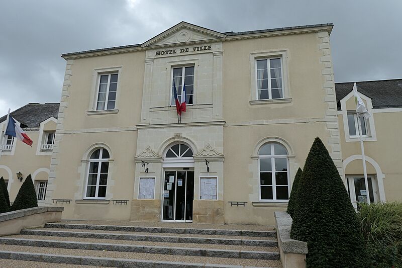 Montsûrs - mairie