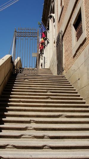 Archivo:Palacio Lorenzana, escalinata principal (17-7-2009)