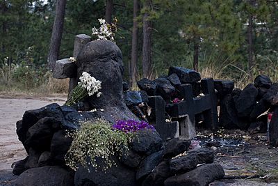 Archivo:Pascual Abaj - Maya Shrine on a hill near Chichi (3679330640)