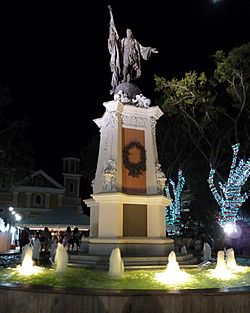 Plaza Colón statue night - Mayagüez Puerto Rico.jpg