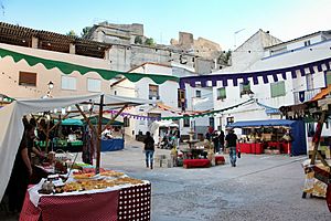 Archivo:Primer Corte de la Miel - Mercado de los artesanos