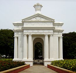 Puducherry Park Monument retouched.jpg