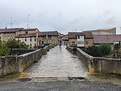 Puente viejo de Armiñón 2.jpg
