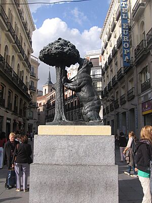 Archivo:Puerta Del Sol Bear Statue