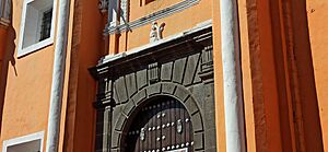 Archivo:Puerta iglesia de San Jerónimo 