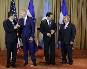 Archivo:Reunión Triangulo Norte con Vicepresidente Biden (24085722600)