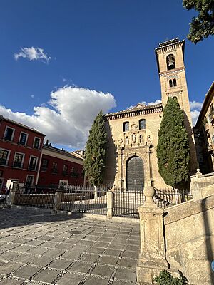 Archivo:Santa Ana Iglesia frontal lejos