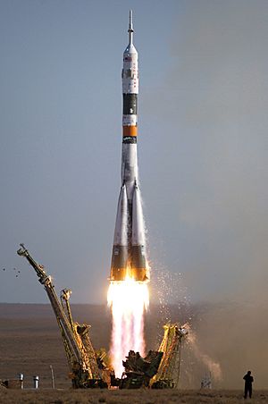 Archivo:Soyuz TMA-9 launch