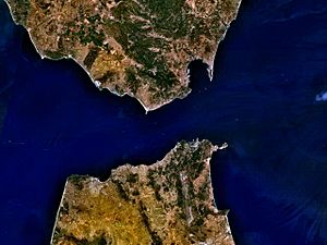 Archivo:Strait of Gibraltar 5.53940W 35.97279N
