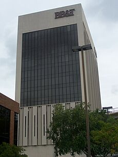 Archivo:The BB&T Building in Macon, Georgia