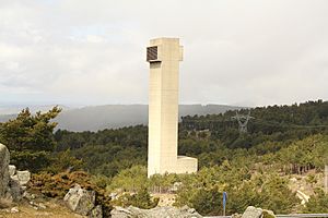 Archivo:Torre de ventilación de los túneles de Guadarrama (8638001426)