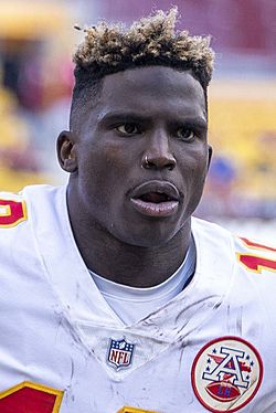 Tyreek Hill OCT2021 (cropped).jpg