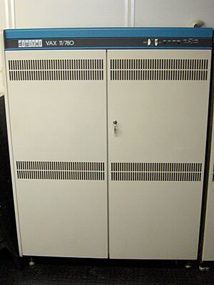 Archivo:VAX 11-780 intero