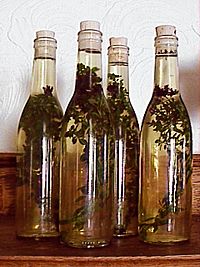 Archivo:Vinegar infused with oregano
