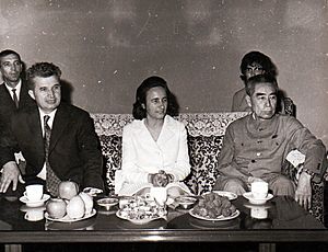 Archivo:Vizita oficială a lui Nicolae Ceaușescu și a Elenei Ceaușescu în Republica Populară Chineză. Vizita protocolară la Ciu En Lai.( iunie 1971).