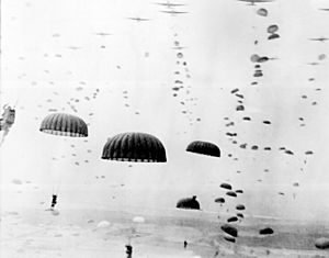 Archivo:Waves of paratroops land in Holland