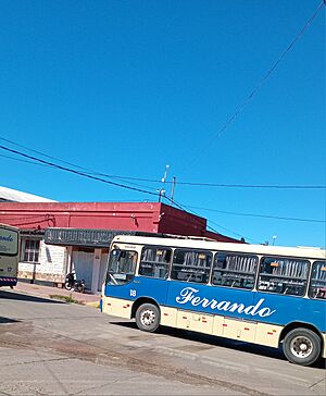Archivo:Ómnibus en Tala, 02