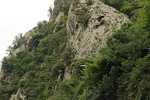 Archivo:Abrigo de Santo Adriano (2)