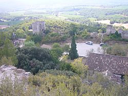 Archivo:Antic poble de Santa Maria de Miralles, vist des del castell