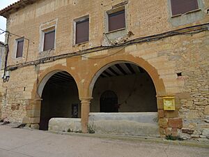 Archivo:Ayuntamiento de Valdeconejos (Escucha, Teruel)