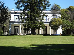 Archivo:Casona Estancia Chica