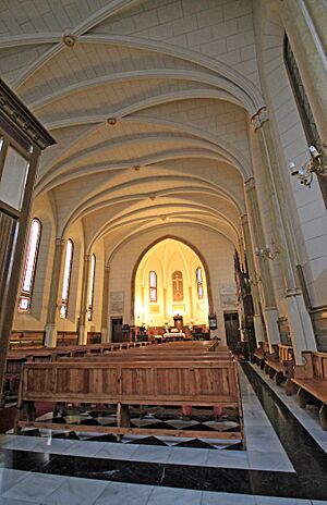 Archivo:Catedral del Redentor (Madrid) 02