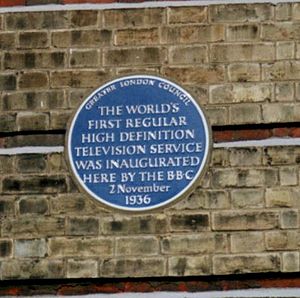 Archivo:Commemorative blue plaque - Alexandra Palace, world's first High-Definition Television Service