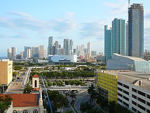 Archivo:Downtown Miami from north 20080408