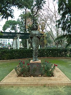 Archivo:Estatua de la Duquesa de Alba