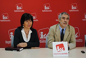 Archivo:Esther García y Gaspar Llamazares, candidatos de IU de Asturias al Congreso y el Senado (elecciones 2011) (2)