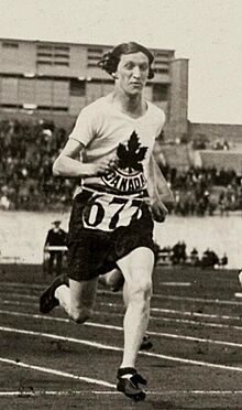 Ethel Smith Fanny Rosenfeld 1928 Olympics cropped.jpg