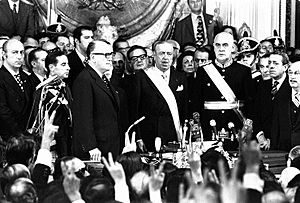 Archivo:Héctor Cámpora jura la Presidencia Argentina (1973)
