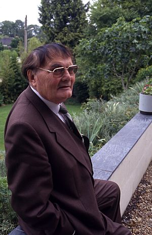 Hervé Bazin à Cunault en 1993.jpg