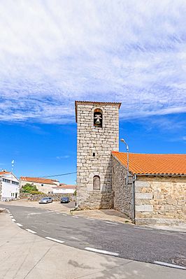 Iglesia de la Asunción en Aldeacipreste lateral de la torre.jpg