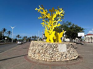 Archivo:Monumento Mariposas amarillas Riohacha Colombia-20240901